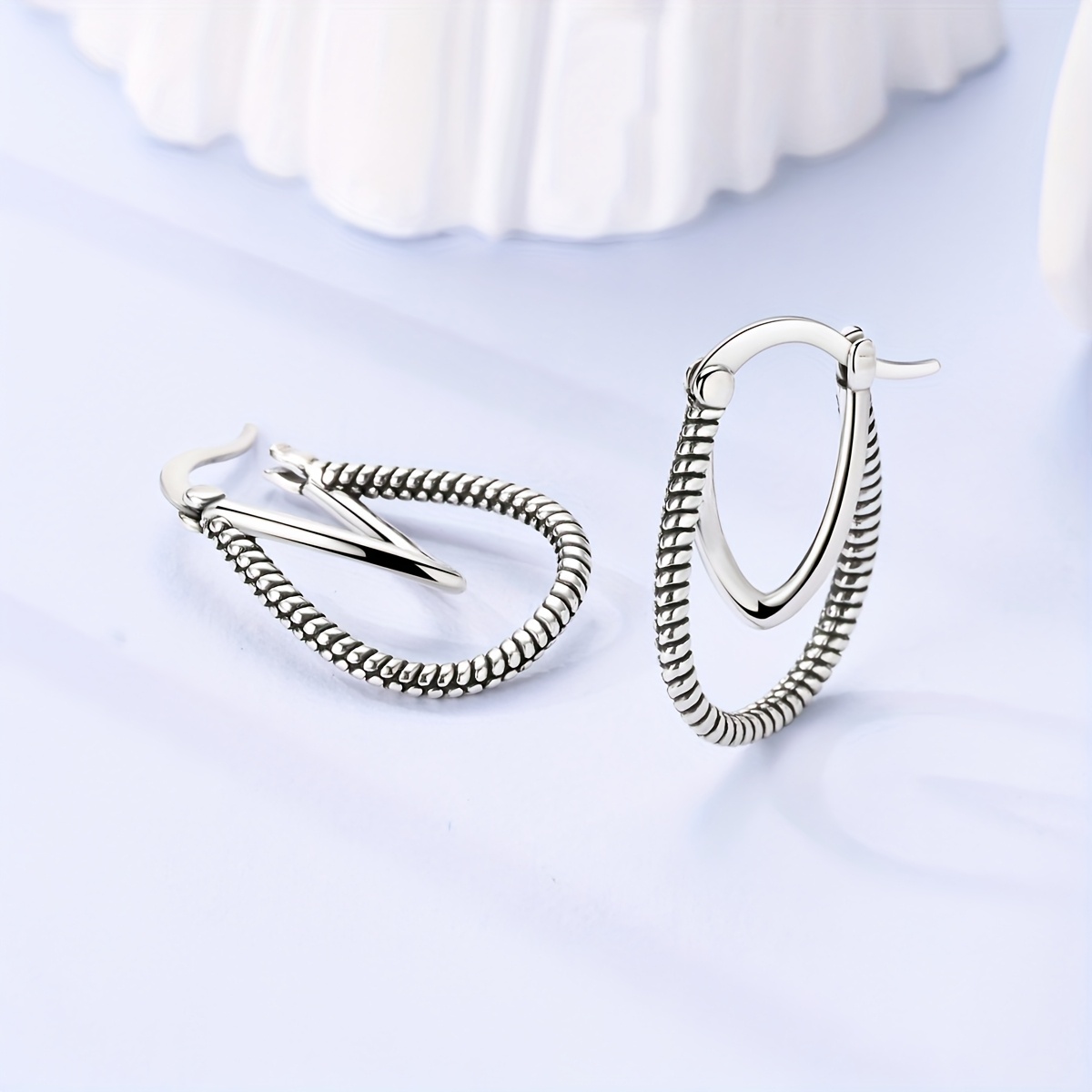 Unisex Snake Bone Pattern Double Ring Dynamic Earrings